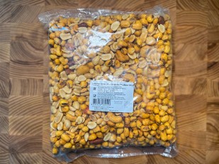 Картофель «Бруто» черный перец 70 гр.: Ореховая смесь ж/с с кукурузой со вкусом 